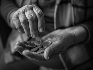 看護師が退職後に国民年金免除を申請する方法は？